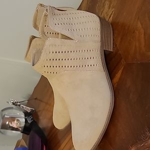 11.5W booties
